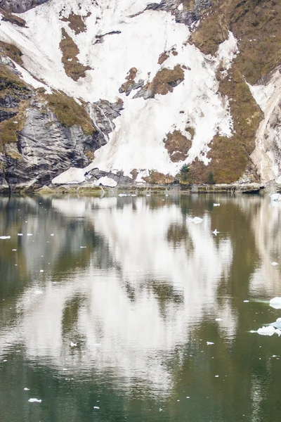 Isen flödet reflektion — Stockfoto