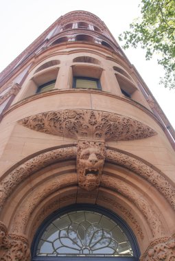 canavar ile klasik detay