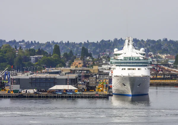 Cruise Ship at Commercial Port in Washington — Stock Photo, Image