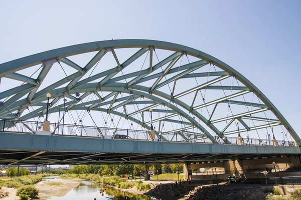 Oude groene metalen brug in denver — Stockfoto