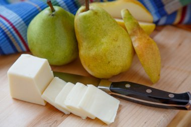 armut ile tüm armut kesim ve dilimlenmiş peynir