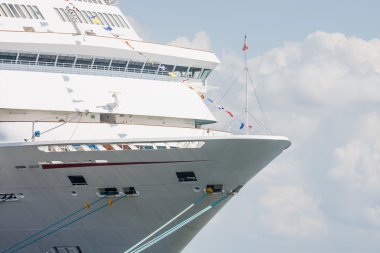 halatlar üzerinde yay cruise gemi