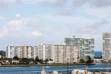 Beyaz lüks kınamak nakliye kanalı