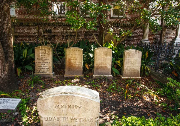 Pietre tombali nel vecchio cimitero di Charleston — Foto Stock