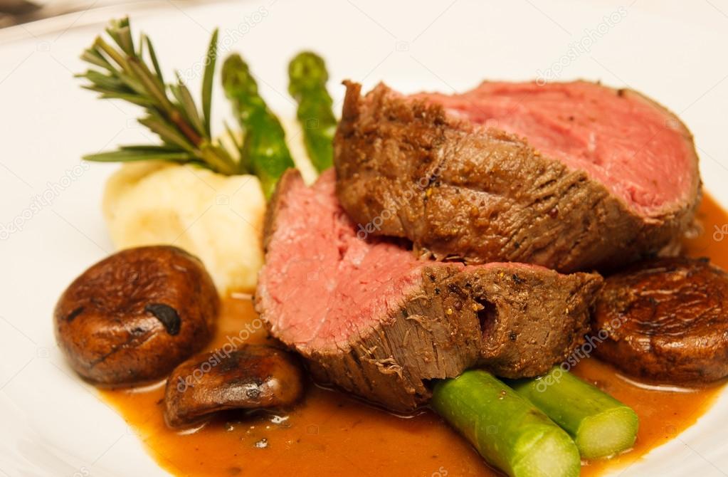 Prime Rib with Asparagus and Mushrooms