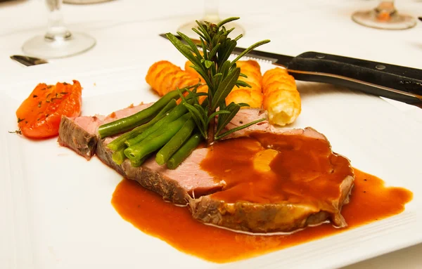 Prime Rib with Gravy and Rosemary — Stock Photo, Image