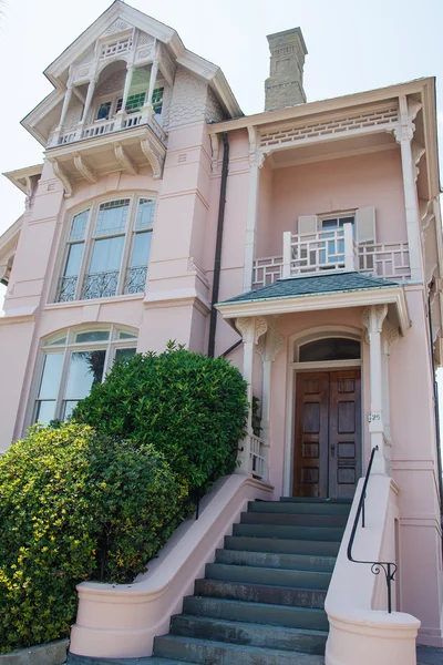 Steps to Wood Door on Pink Home — Stock Photo, Image