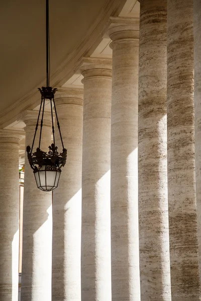 Lamp and Columns at Saint Peters — Stock Photo, Image