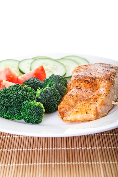 Salmone al forno e broccoli a basso angolo — Foto Stock