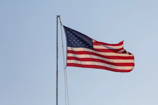 Bandera Americana Soplando en Brisa — Foto de Stock