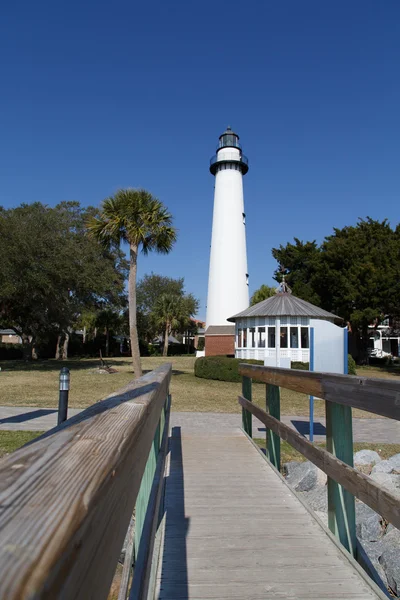 Farol e Gazebo para baixo Boardwalk — Fotografia de Stock