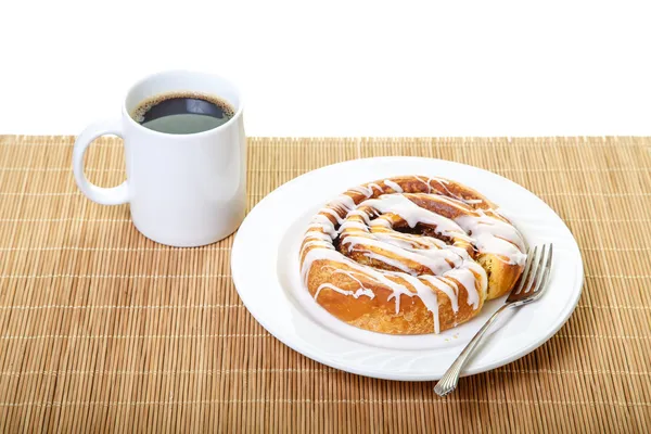 Iced Cinnamon Roll with Coffee — Stock Photo, Image