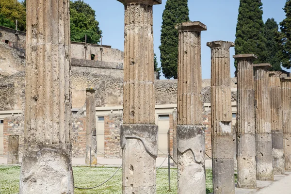 Rijen van kolommen in pompeii — Stockfoto