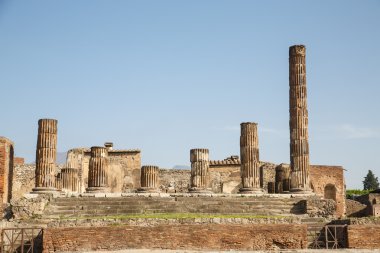 pompeii kırık sütun