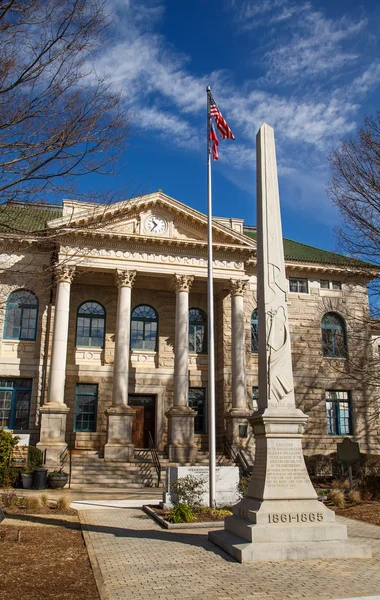 Old Courthouse and Memorial — Stock Photo, Image