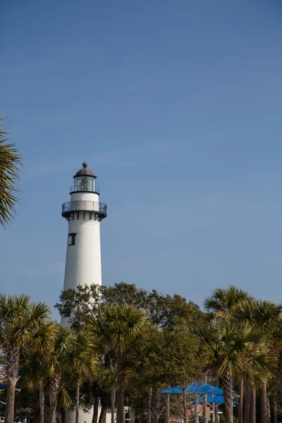 White Lighthouse Beyond Park — Stock Photo, Image