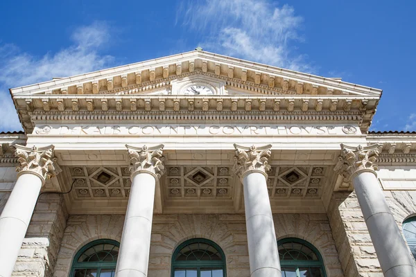 Colonnes du palais de justice d'en bas — Photo