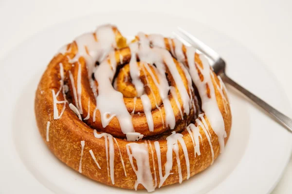 Cinnamon Roll on Plate with Fork — Stock Photo, Image