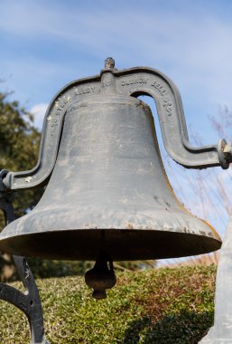 eski bir çelik kilise çanı