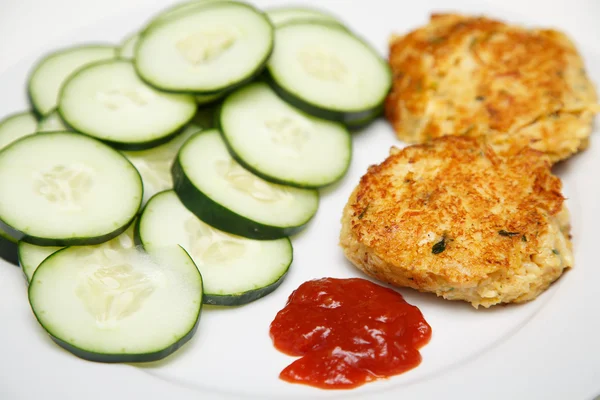 Crab Cakes and Cucumbers with Cocktail Sauce — Stock Photo, Image