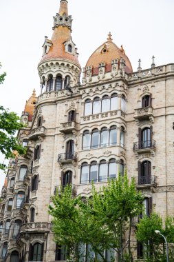 eski Barselona bina kubbeli kiremit çatılı