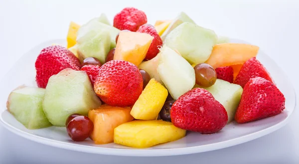 Placa branca de frutas cortadas — Fotografia de Stock