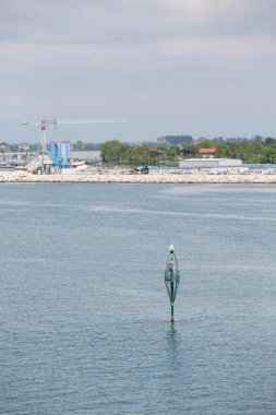 Güneş enerjili kanal marker