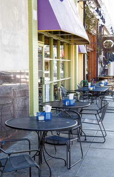 Wrought Iron Tables on Small Town Sidewalk — Stockfoto