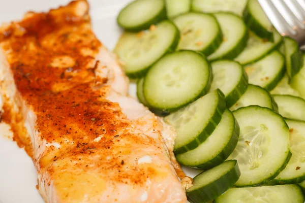 Sliced Cucumbers with Baked Salmon — Stock Photo, Image
