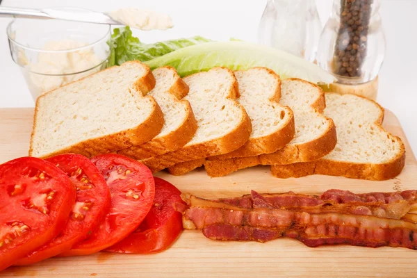 Ingredientes para um sanduíche BLT fresco — Fotografia de Stock