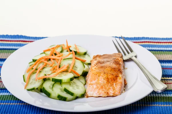 Broiled Salmon with Cucumbers and Carrots — Stock Photo, Image