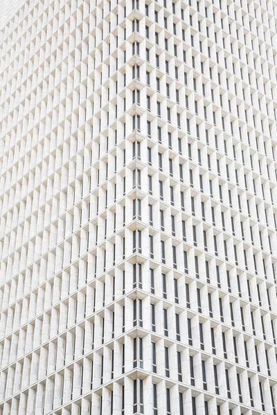 Ecke des weißen Büroturms — Stockfoto
