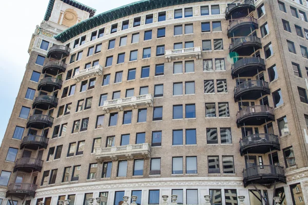 Old Apartment with Curved Wall and Iron Balconies — Stock Photo, Image