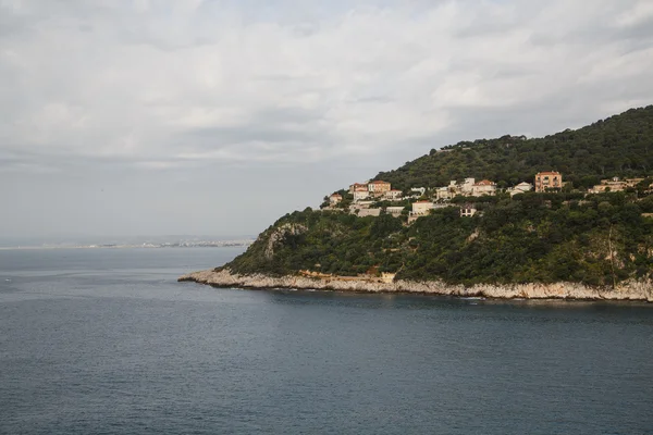 Eigentumswohnungen auf den Hügeln Südfrankreichs — Stockfoto