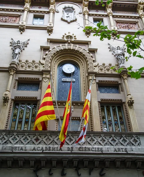 Banderas bajo reloj español — Foto de Stock