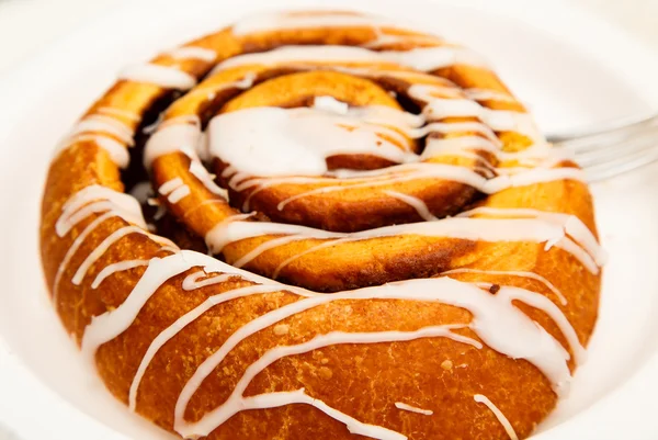 Icing on Cinnamon Roll — Stock Photo, Image