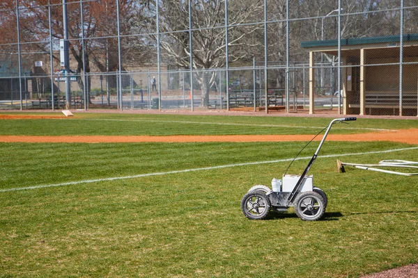 Tebeşir hattı makinede beyzbol sahası — Stok fotoğraf