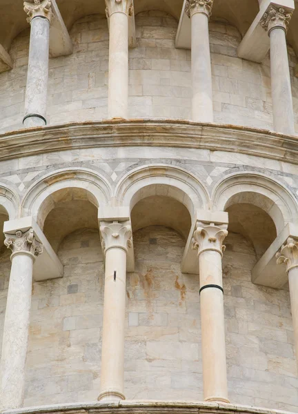 Colonne e archi sulla Torre di Pisa — Foto Stock