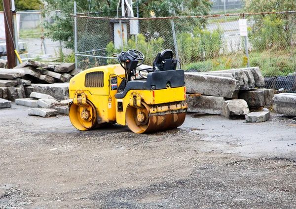 Yellow Paving Roller in Old Lot — Stock Photo, Image
