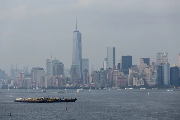 Frachtowiec w new york harbor — Zdjęcie stockowe