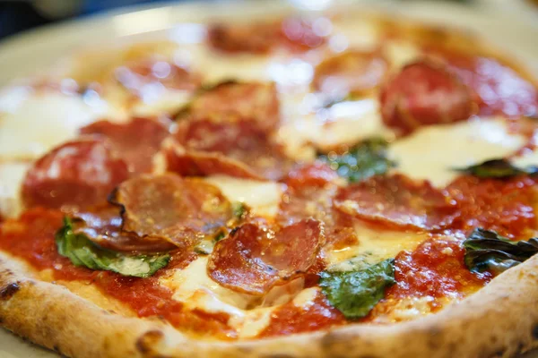 Pancetta and Basil Pizza — Stock Photo, Image