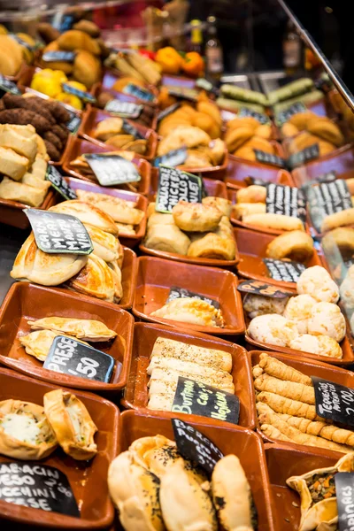Brood op een open markt — Stockfoto