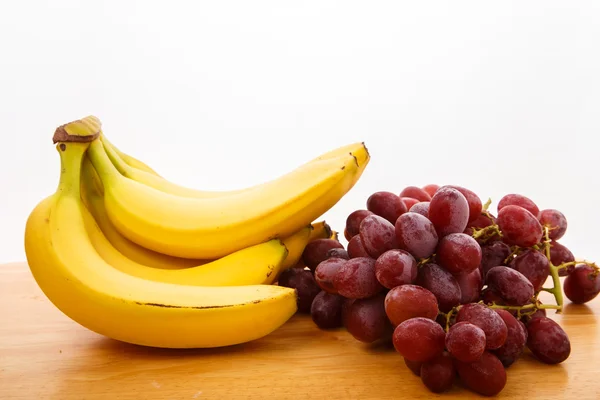 Bananer och vindruvor — Stockfoto
