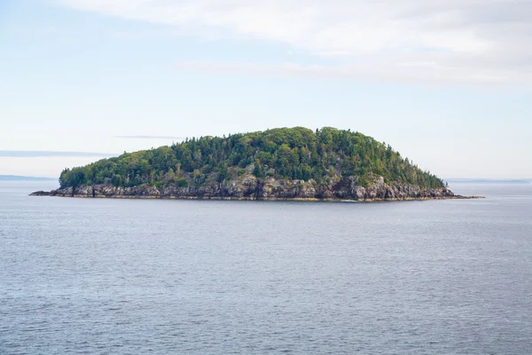 Green and Rocky Island in Bay — Stock Photo, Image