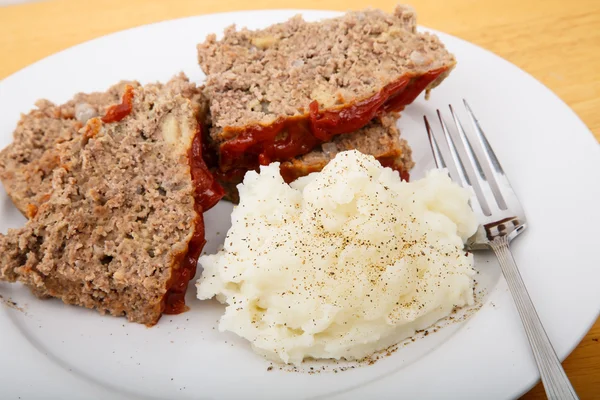 Pan de carne y puré de papas con tenedor — Foto de Stock