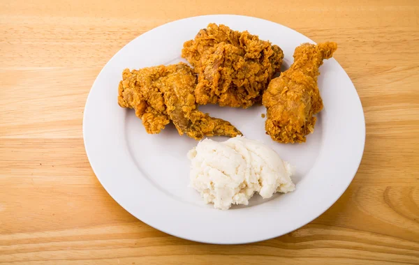 Plate of Fried Chicken with Mashed Potatoes — Stock Photo, Image