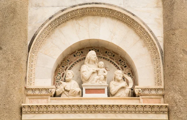 Statues in Arch — Stock Photo, Image