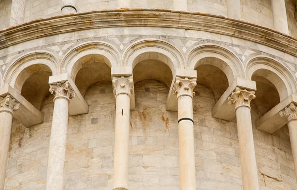 Archi su colonne a Pisa — Foto Stock