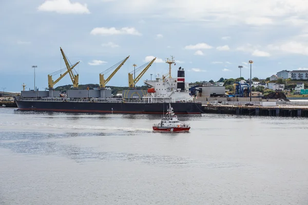 Guarda Costeira Canadense e Navio com Guinchos Amarelos — Fotografia de Stock