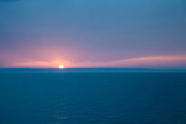 青と赤の日没 — ストック写真
